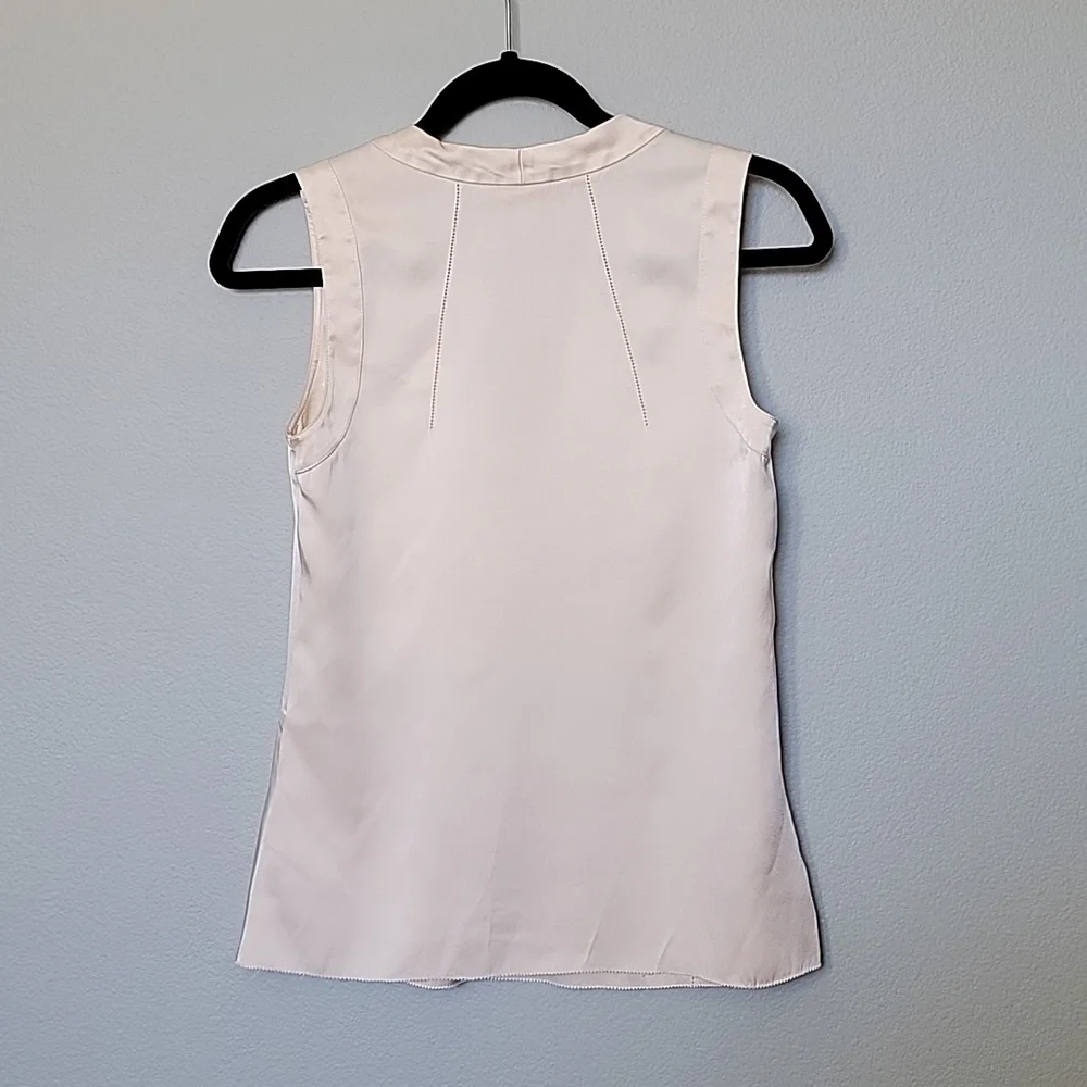 Tory Burch Y2K Classy Feminine Cream Silk Jasmine Shell Sleeveless Top Size 0